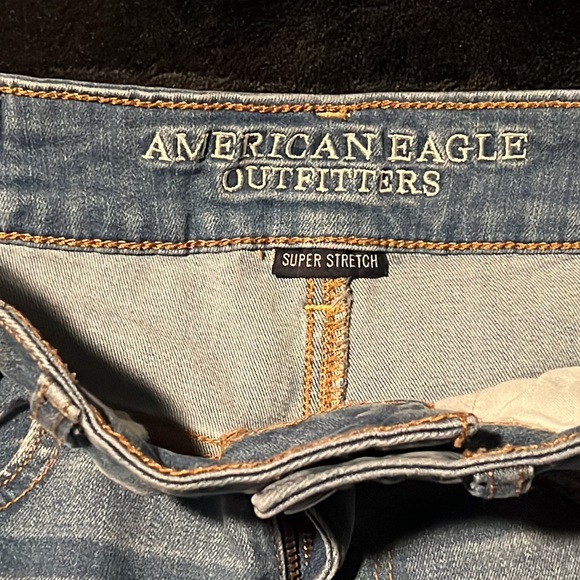 American Eagle ~ cute light wash denim high rise shorts - Picture 2 of 3